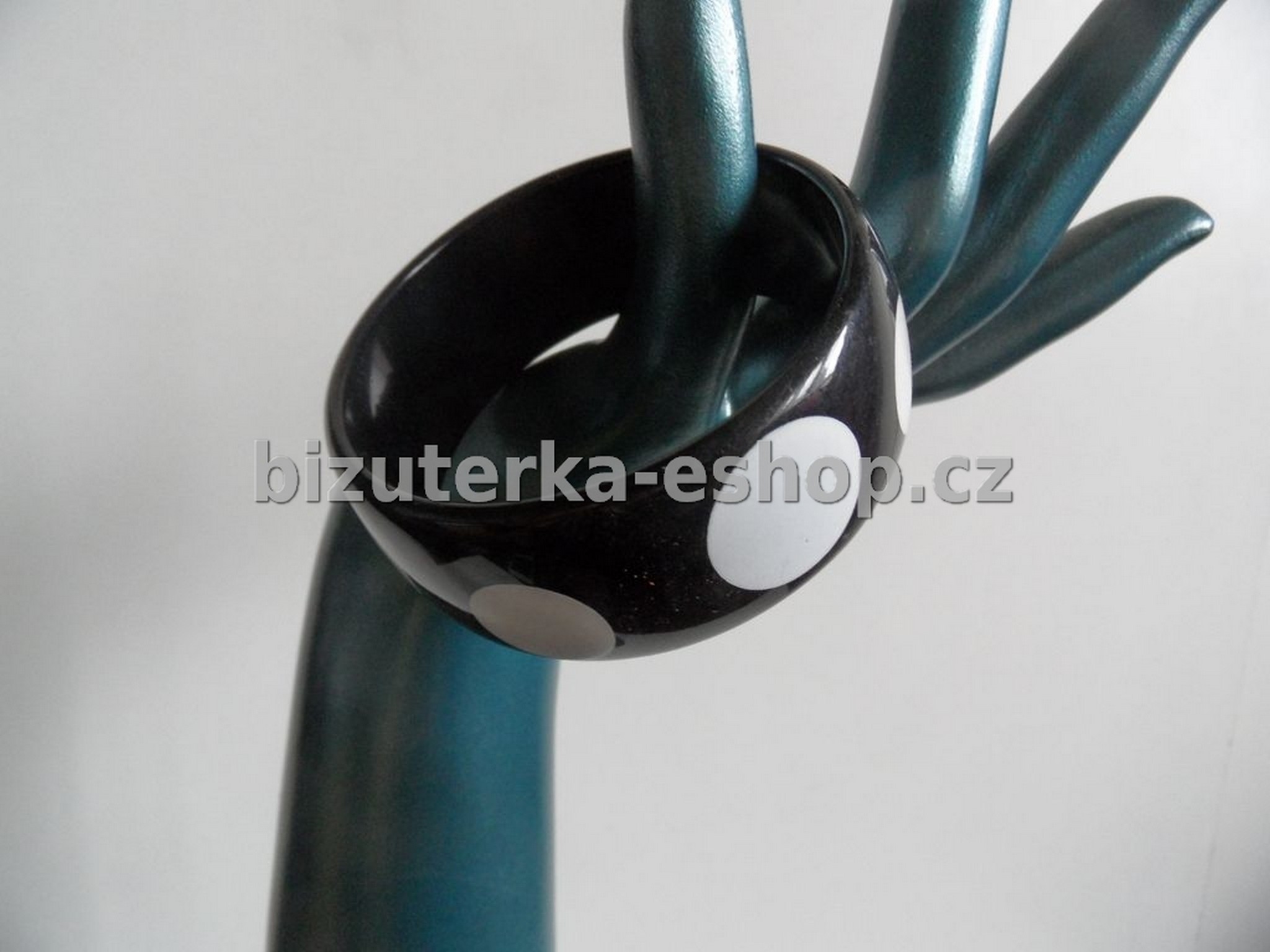 Náramek s puntíky bílo černý BZ-04089