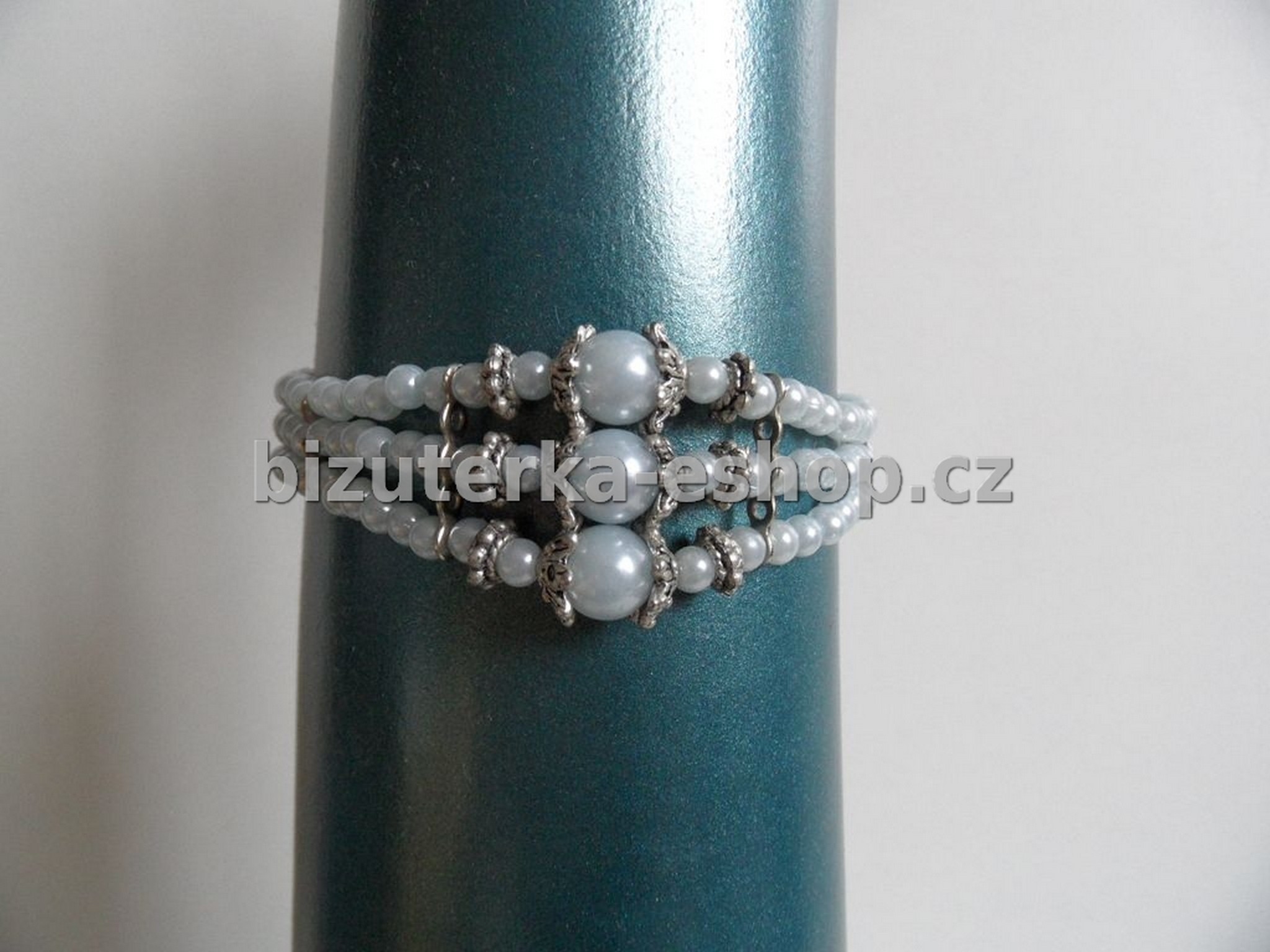 Náramek z perliček světle modrý BZ-04179