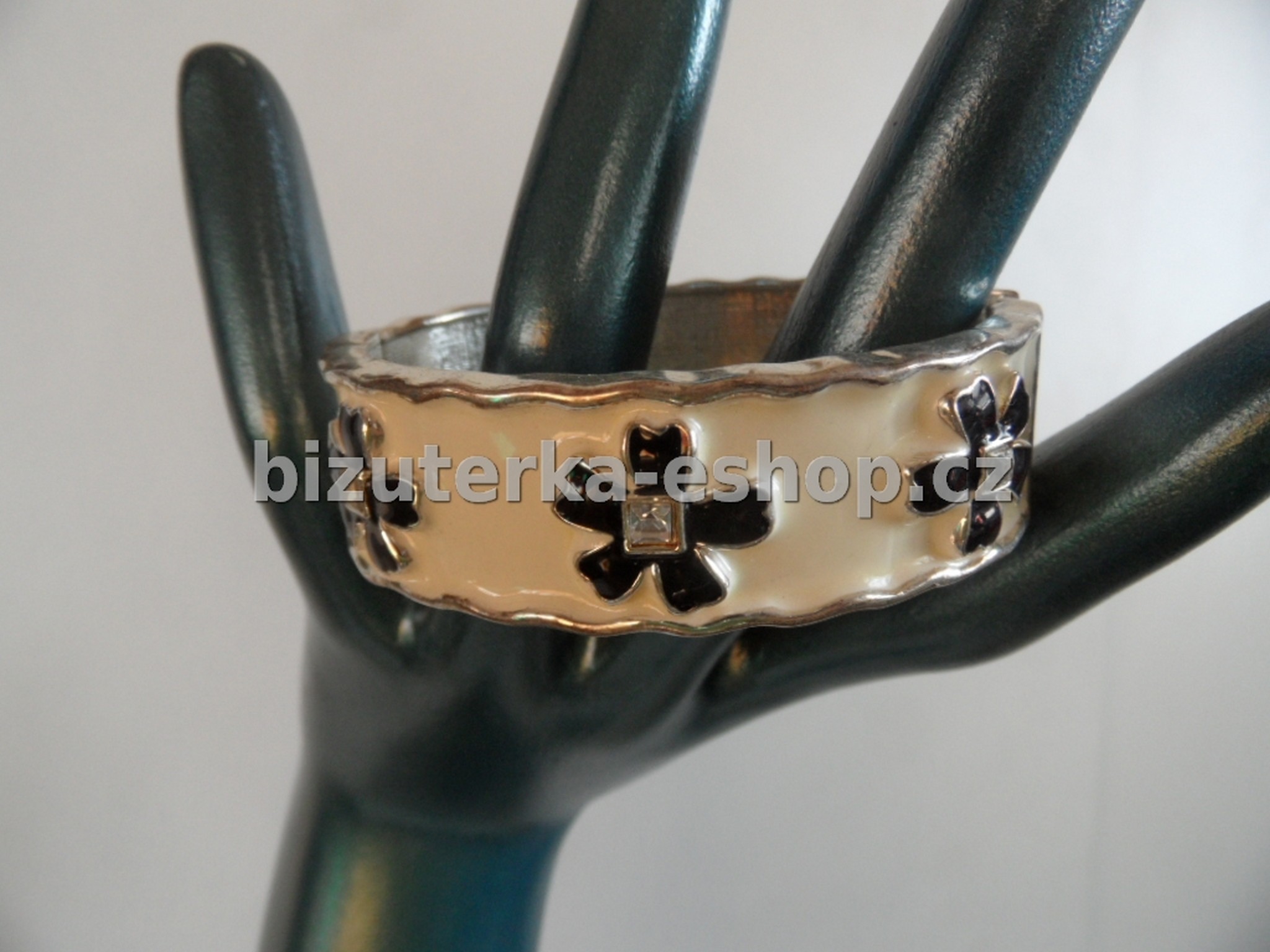 Náramek s květy černo bílý BZ-04286