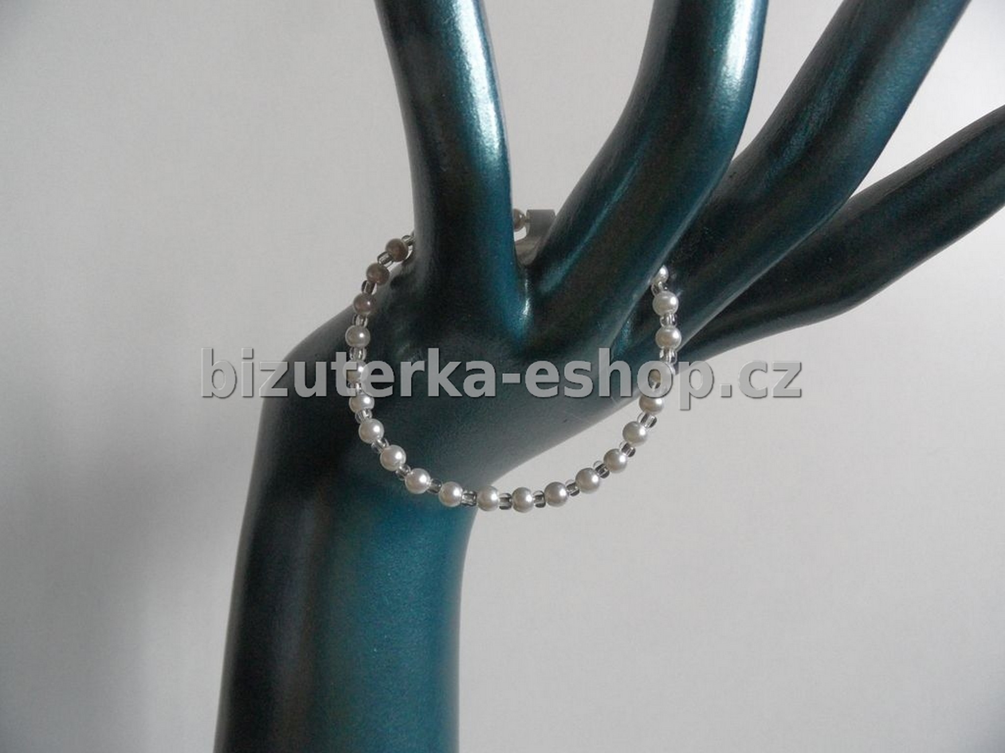 Náramek z perliček bílý BZ-04328