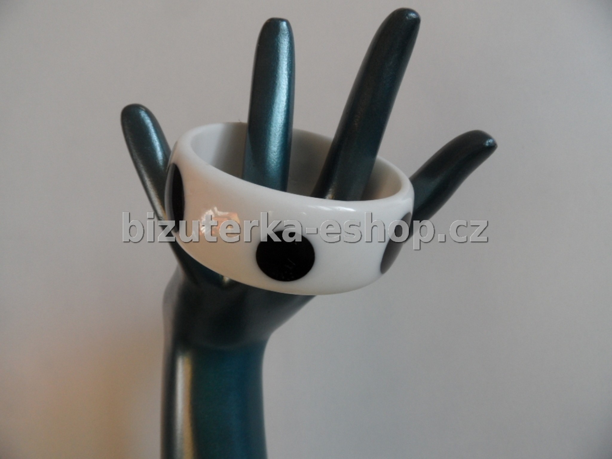 Náramek s puntíky bílo černý BZ-04358
