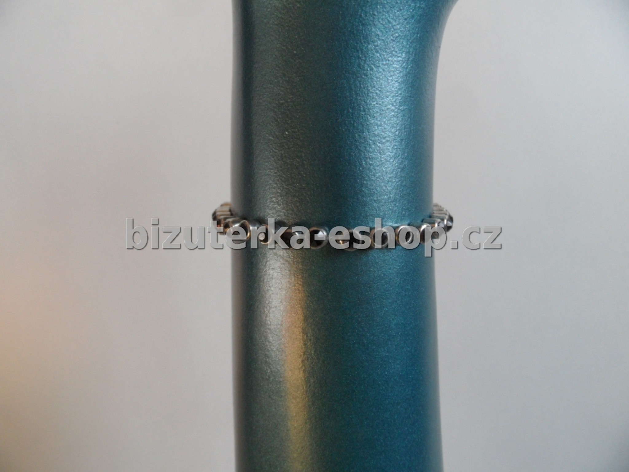 Náramek s kamínky stříbrno černý BZ-04379