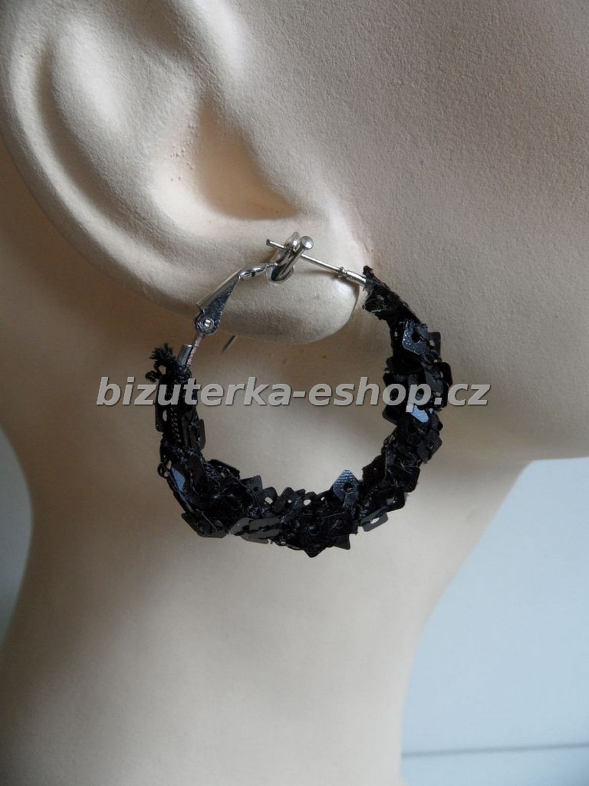 Naušnice kruhy černé flitrové BZ-04595