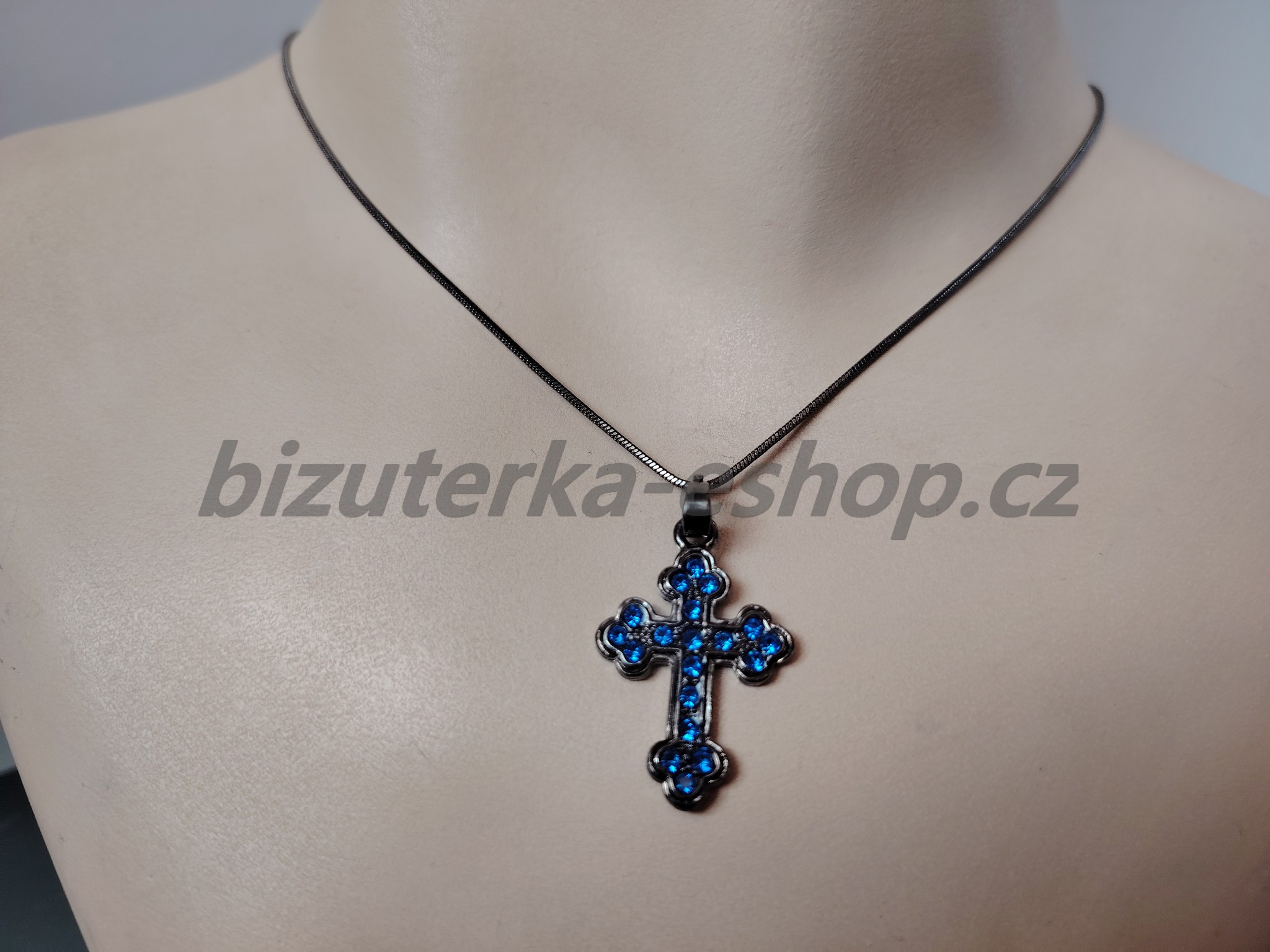 Náhrdelník řetízek s křížkem a kamínky modrý BZ-04794