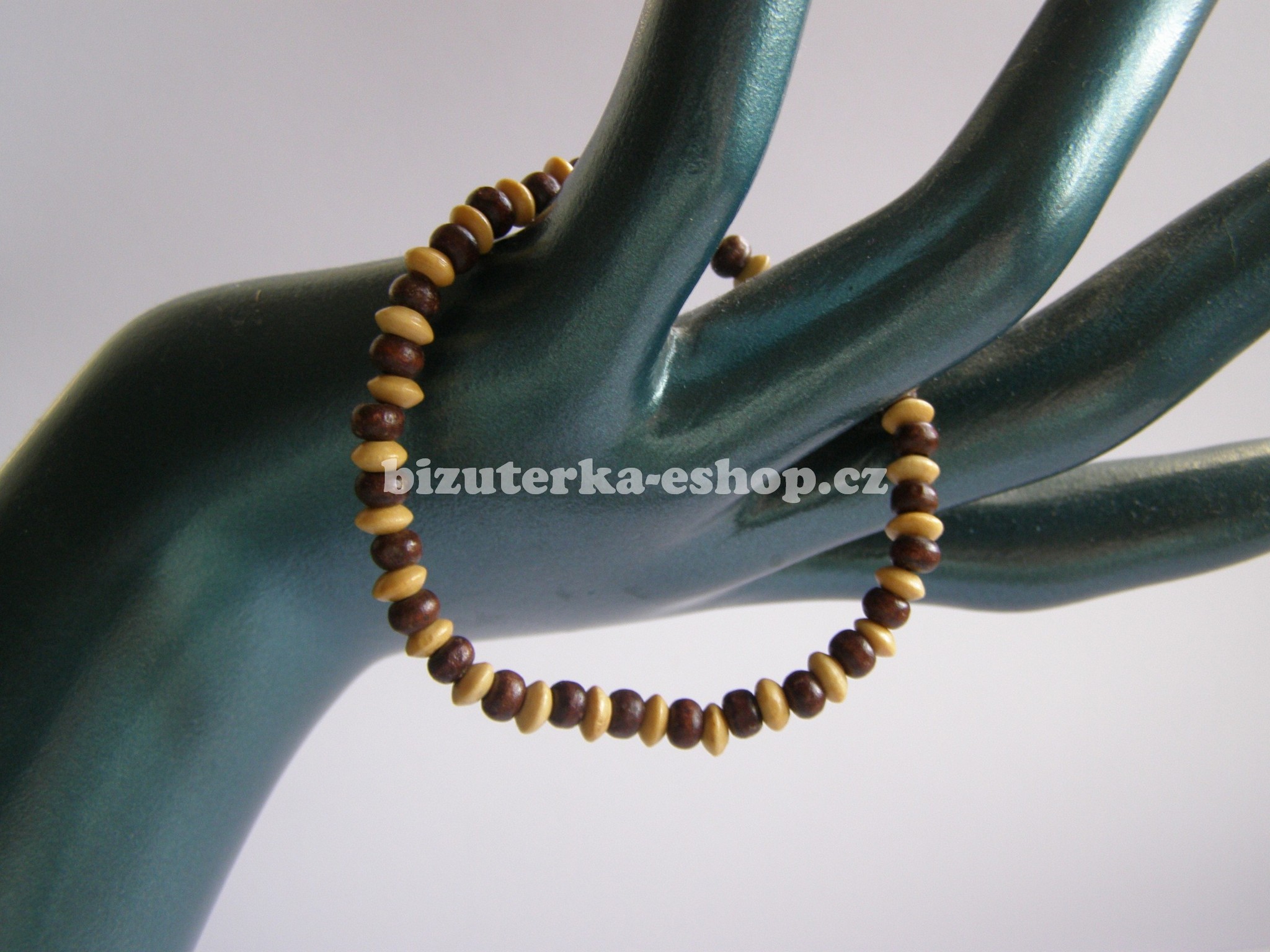 Náramek z dřevěných korálků hnědý BZ-06276