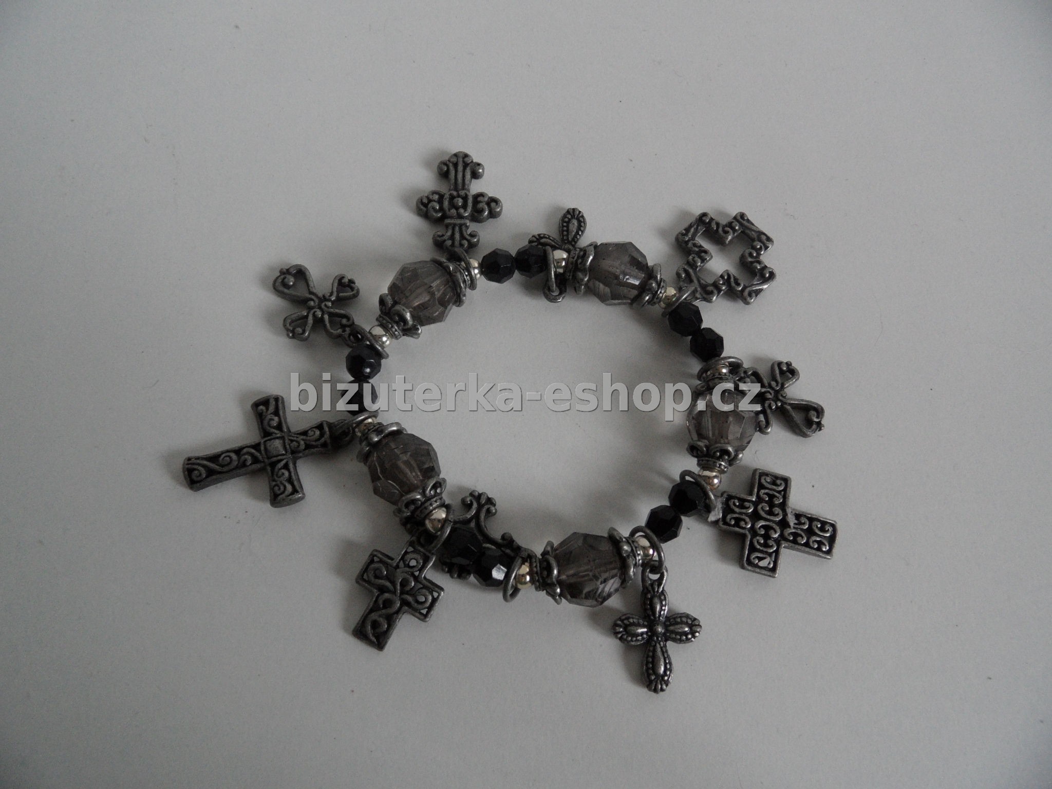 Náramek s přívěšky černý BZ-03298