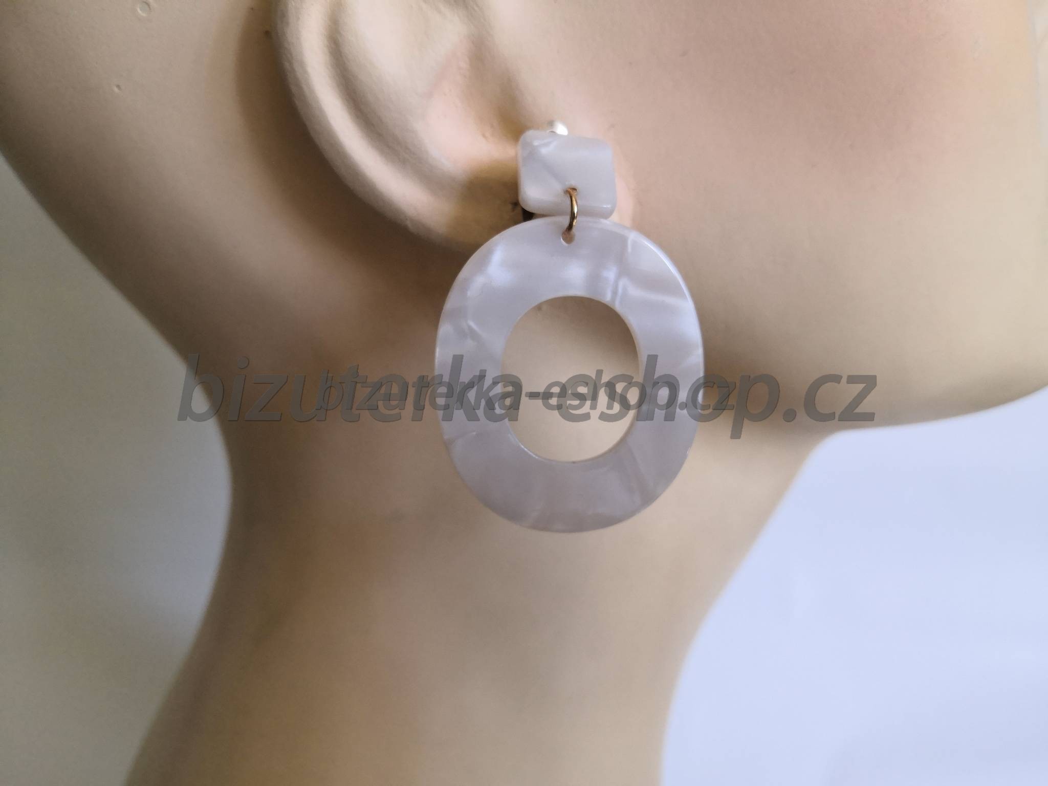 Naušnice klipsy oválné bílé perleťové BZ-07097