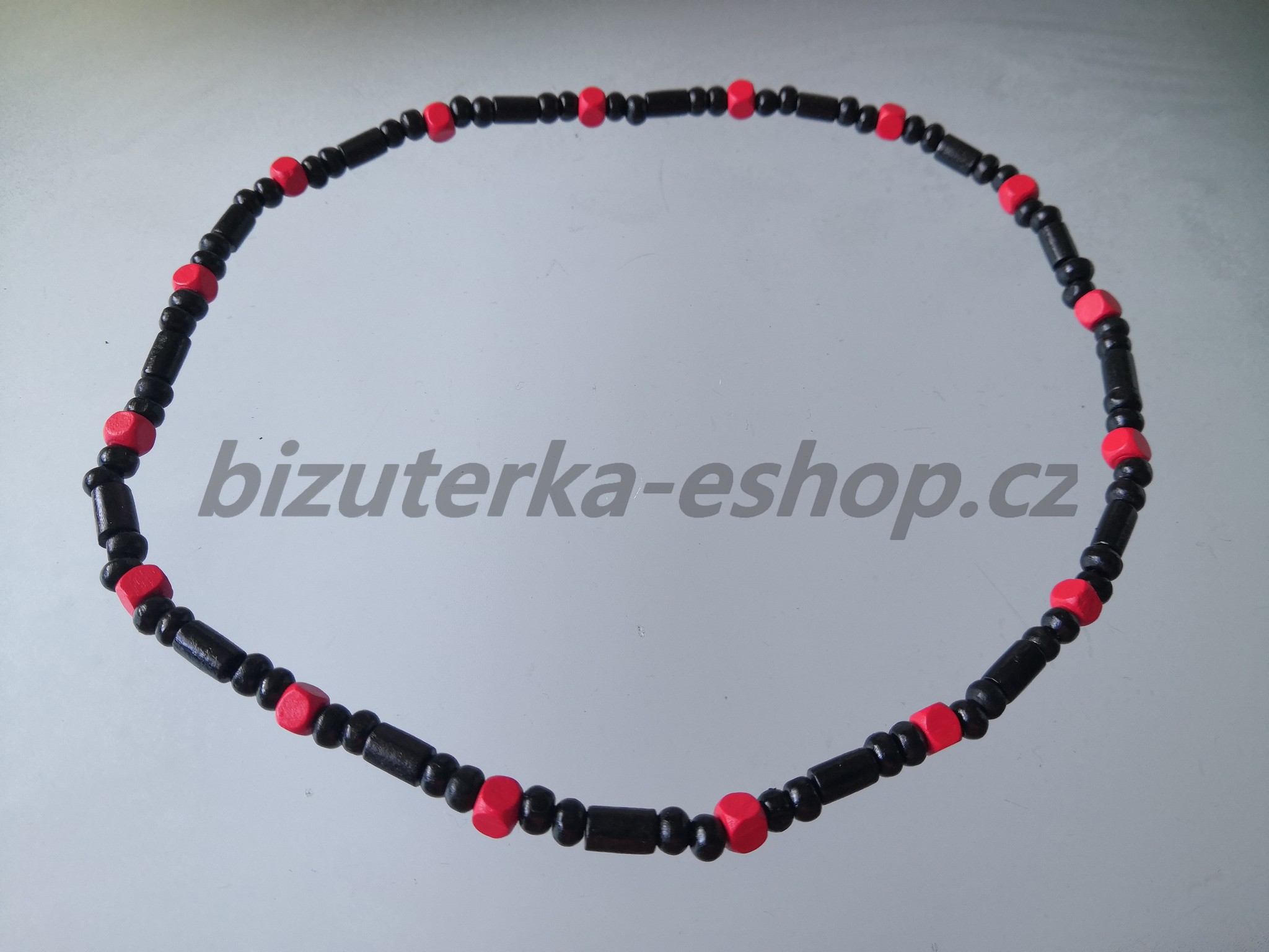 Dřevěné korálky na krk černo červené BZ-071784