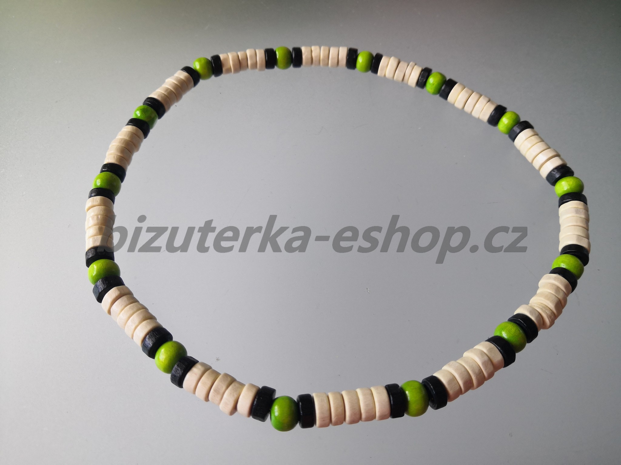 Dřevěné korále na krk smetanovo černo zelené BZ-071811
