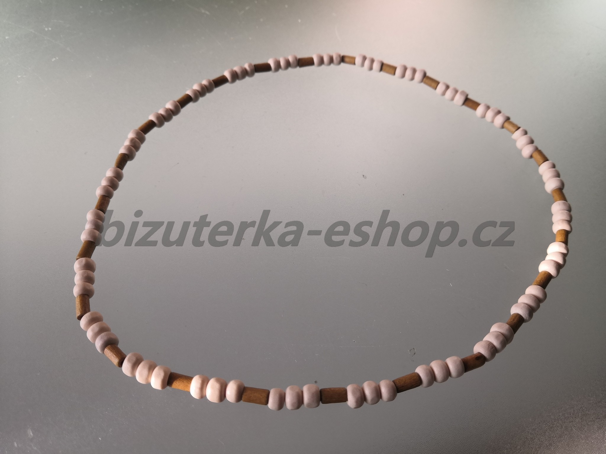 Dřevěné korálky na krk smetanovo hnědé BZ-071844