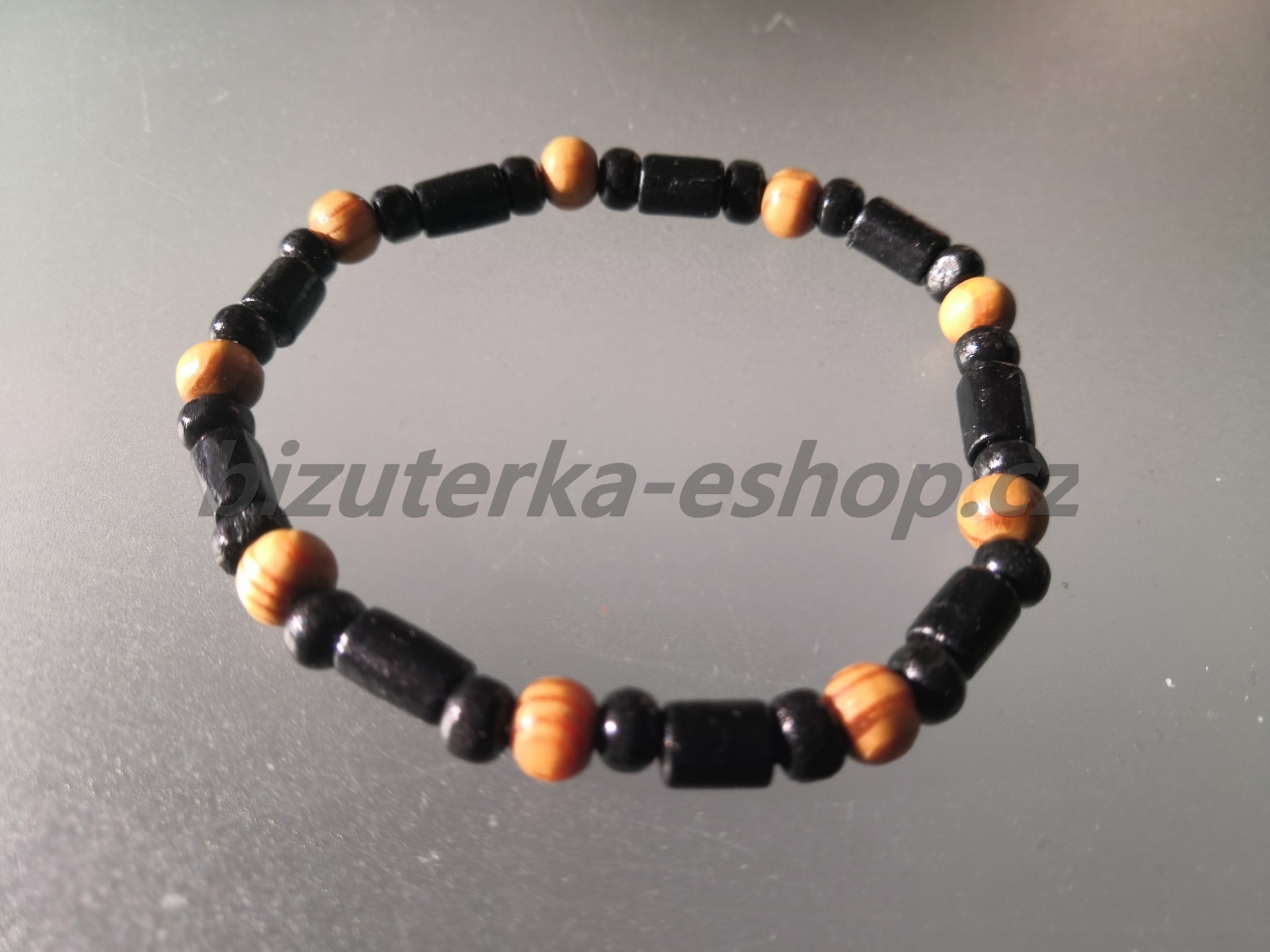 Náramek z dřevěných korálků černo hnědý BZ-071853