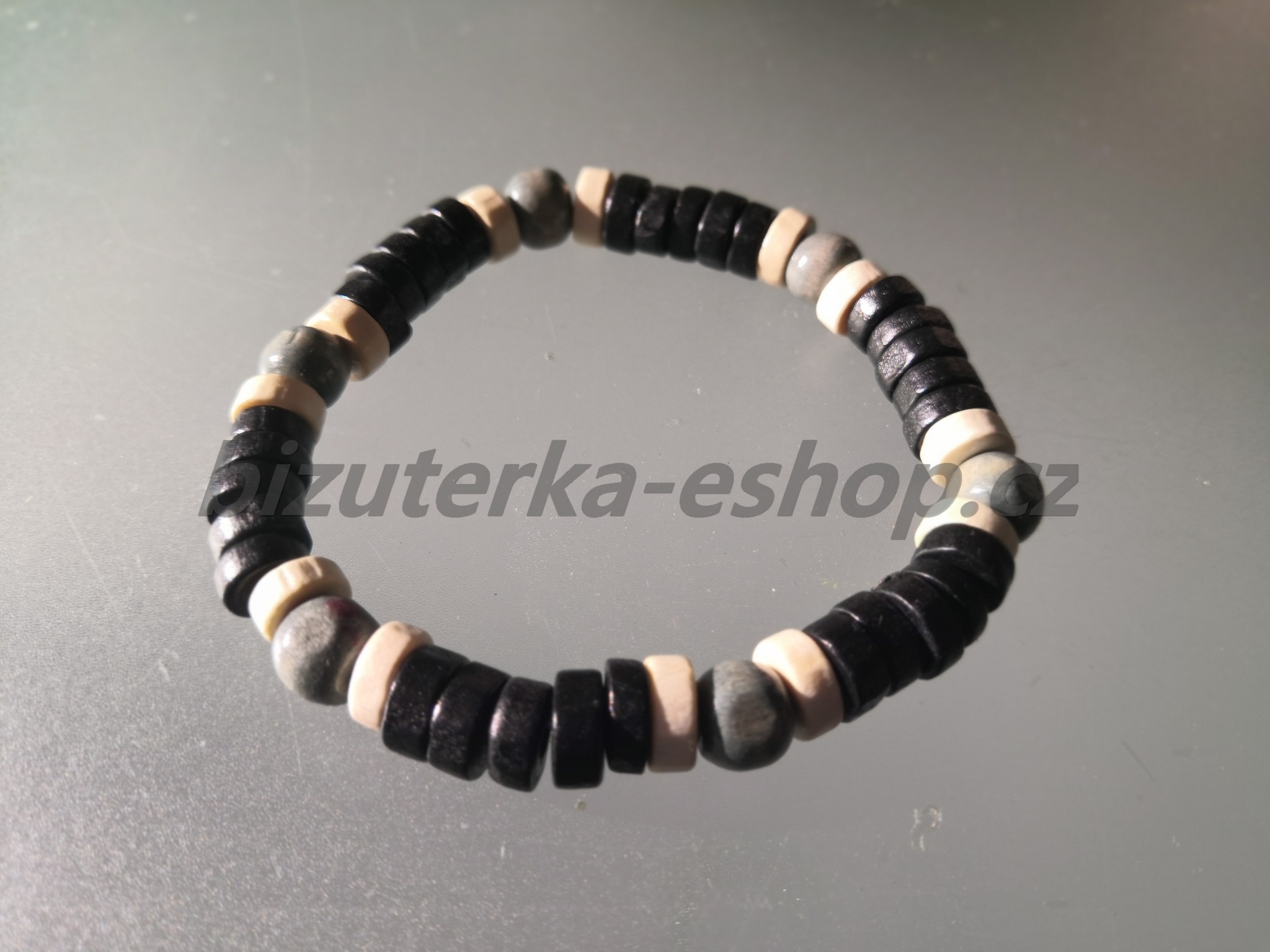 Dřevěné korále na ruku černo smetanovo šedé  BZ-071883