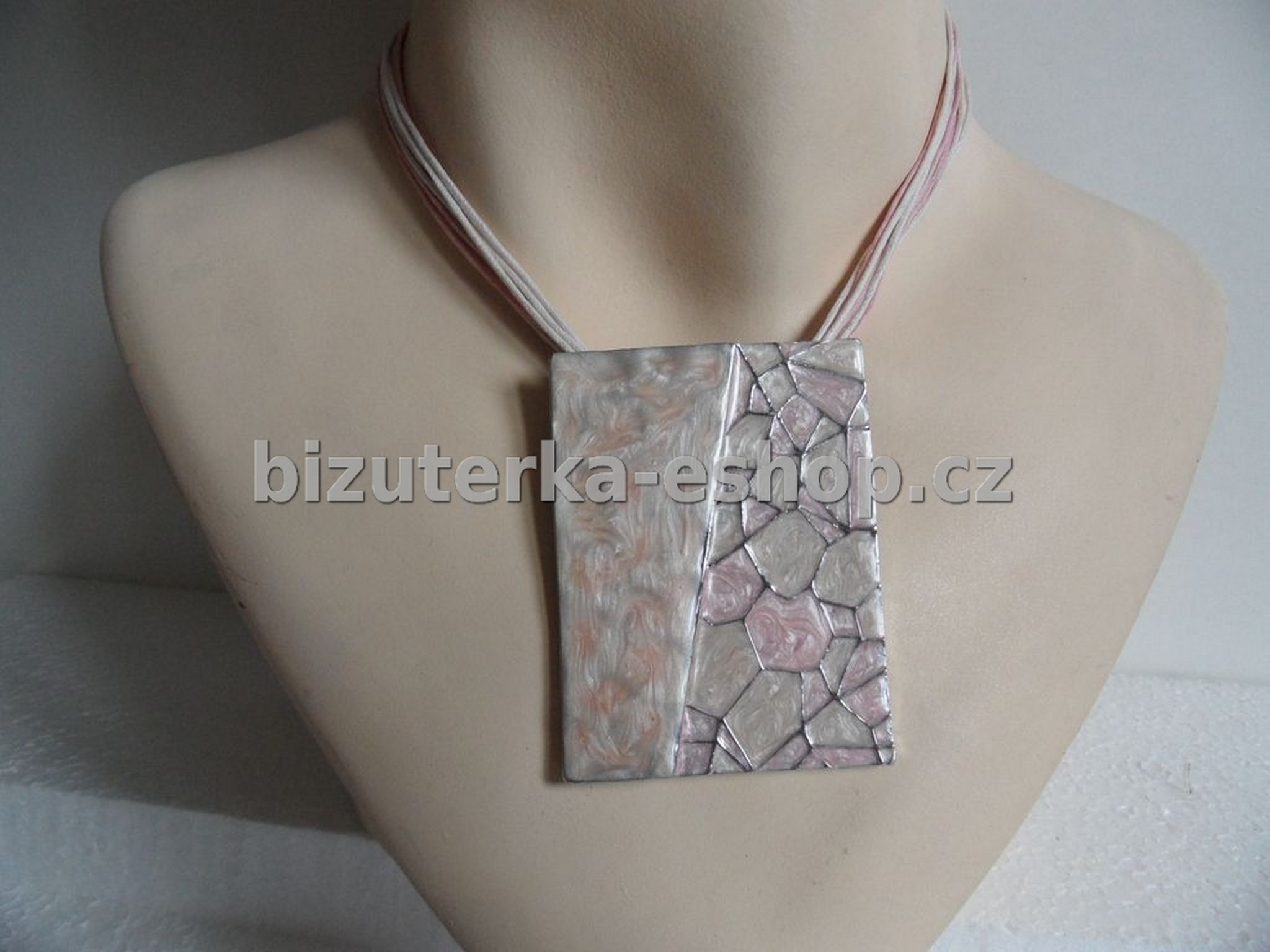 Náhrdelník s plackou růžový BZ-03522
