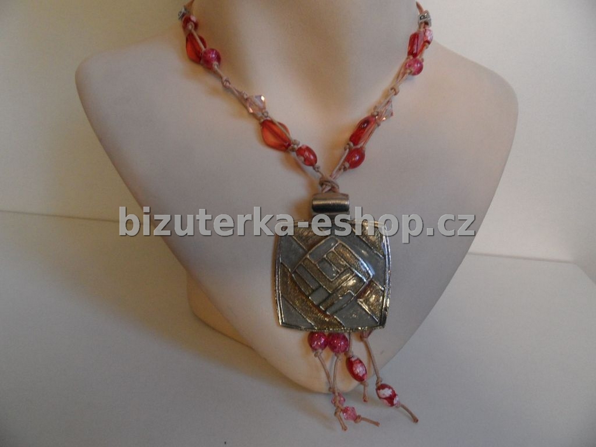 Náhrdelník s plackou červený BZ-03597