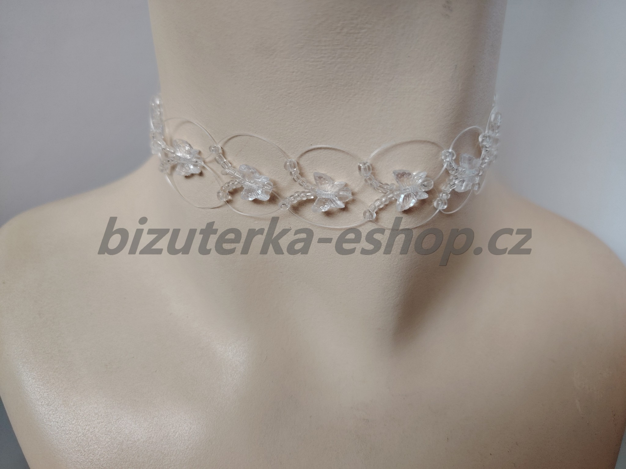 Náhrdelník obojek s motýlky čirý BZ-03623
