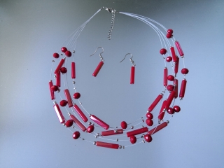 Souprava náhrdelník a naušnice perličková červeno stříbrná  BZ-07159